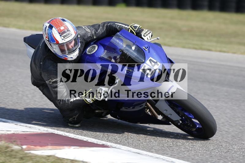 /Archiv-2025/49 26.08.2025 Cornu Master School ADR/rot-rouge/64